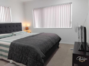 HomeStay! Close to Airport, bus & Train station